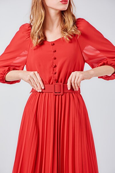 Swass Yarasa Kol Piliseli Anvelop Kırmızı Kalp Yaka Midi Boy Elbise