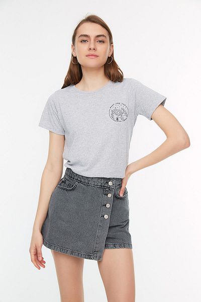 Trendyol Collection Grauer Denim-Shorts-Rock mit Knopfleiste und hoher Taille TWOSS22SR0448