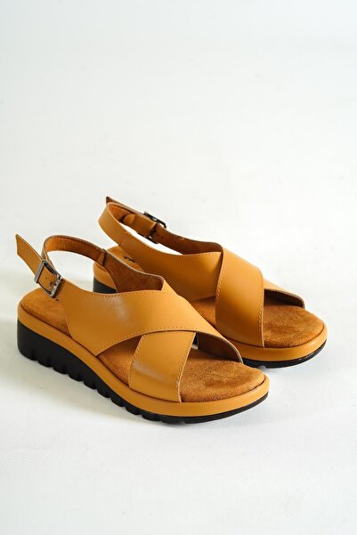 Taran صنادل مريحة بتفاصيل متقاطعة من Kasey