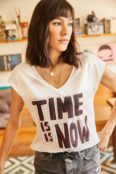 Olalook Γυναικείο πλεκτό μπλουζάκι με στάμπα με λαιμόκοψη με λαιμόκοψη και εκρού TSH-19000654