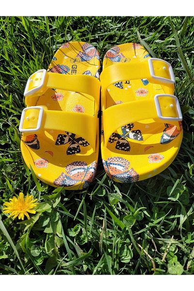 MODA SENİ Gezer Papuci de plajă anti-alunecare pentru femei, cu fluture galben, pentru piscină, papuci anti-alunecare, reglabili cu cataramă
