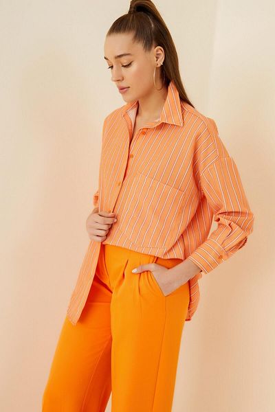 Swist Orange gestreiftes Oversize-Damenhemd mit Taschen