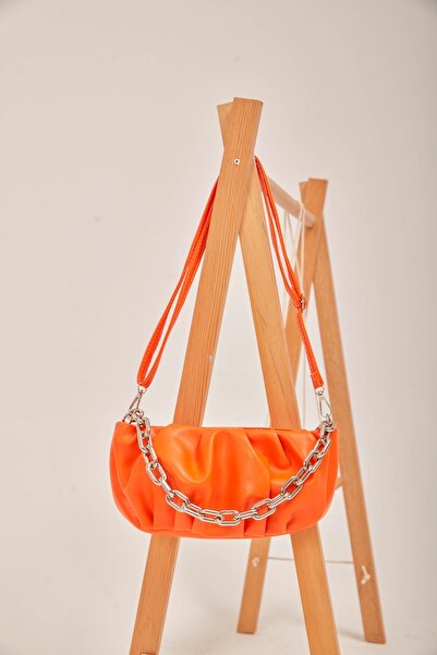 Moom Bag Жіноча м'яка сумка через плече з помаранчевим ланцюжком та деталями