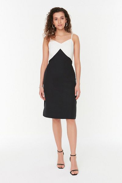Trendyol Collection Черна рокля с презрамки TWOSS22EL00345
