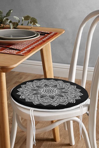 Realhomes Black and White Mandala Design Round Zippered Chair Cushion