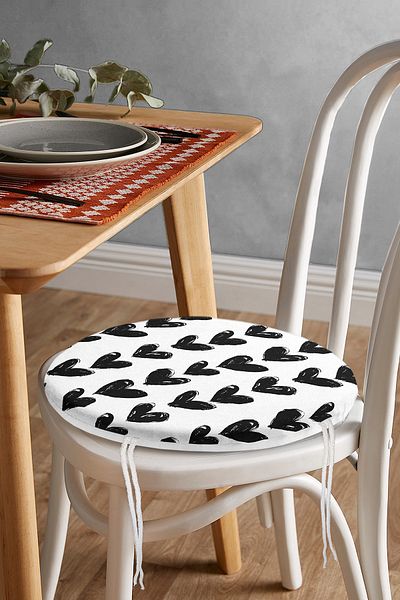 Realhomes Black Heart Patterned Digital Printed Round Zippered Chair Cushion