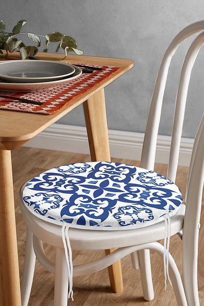 Realhomes Digital Printed Modern Round Zippered Chair Cushion with White Background Tile Pattern