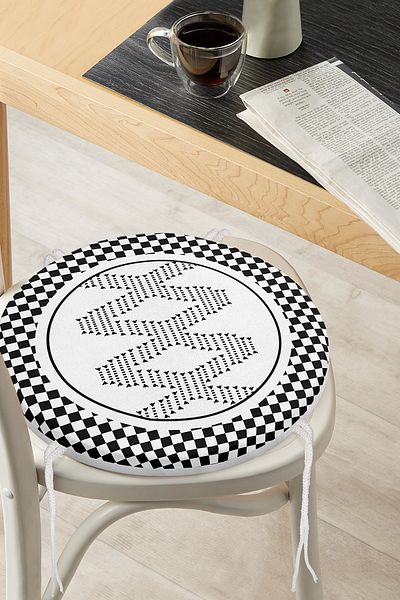 Realhomes Black and White Scandinavian Motif Digital Printed Modern Round Zippered Chair Cushion