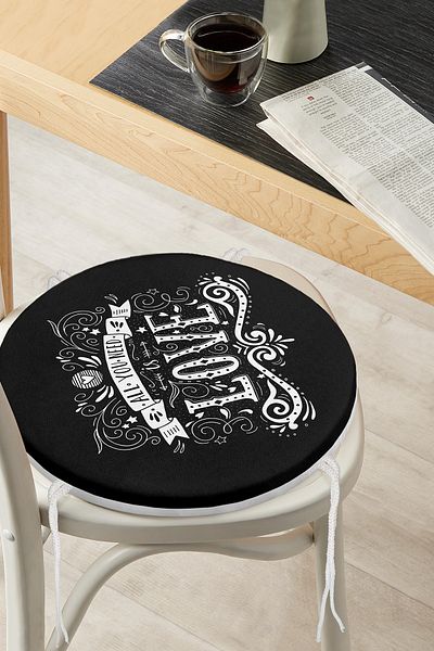 Realhomes Black Love Digital Printed Round Zippered Chair Cushion