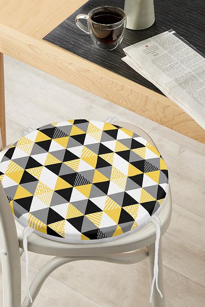 Realhomes Triangle Mosaic Patterned Digital Printed Round Zippered Chair Cushion