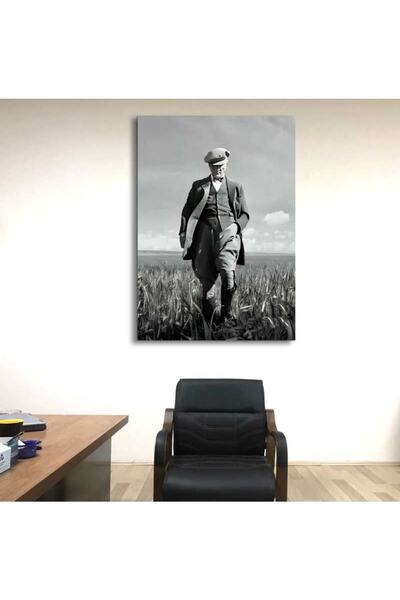caddeko Skra48 - Tarlada Yürüyen Kasketli Mustafa Kemal Atatürk Bilinmeyen Resmi Kanvas Tablo