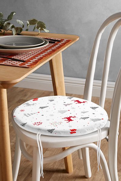Realhomes Red Deers And Trees New Year's Concept Modern Round Zippered Chair Cushion