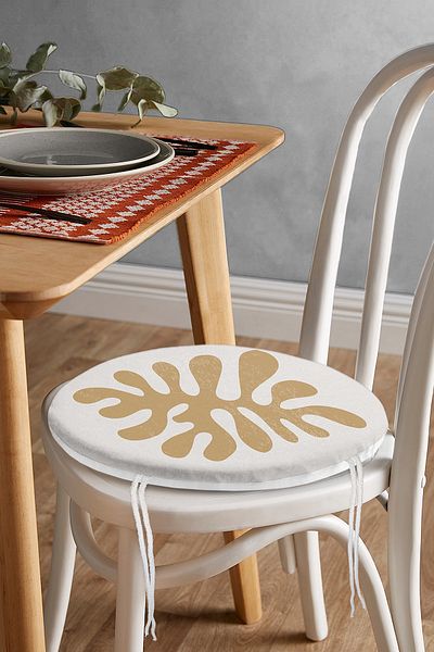 Realhomes Modern Round Zippered Chair Cushion with Onedraw Drawing Leaf Motif on Colorful Background