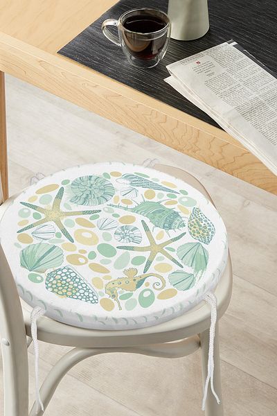 Realhomes Digital Printed Modern Round Zippered Chair Cushion with Starfish Pattern on White Background