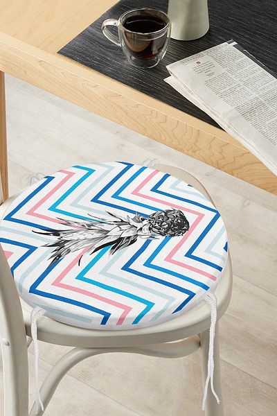 Realhomes Pineapples on Zigzag Floor Round Zippered Chair Cushion