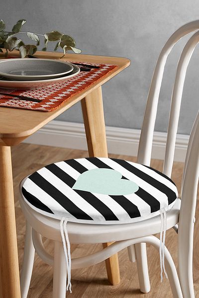 Realhomes Heart Pattern Digital Printed Round Zippered Chair Cushion