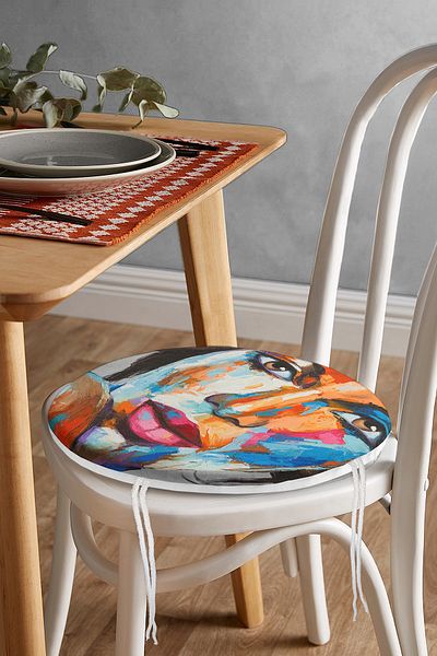 Realhomes Water Painted Women's Face Modern Round Zippered Chair Cushion