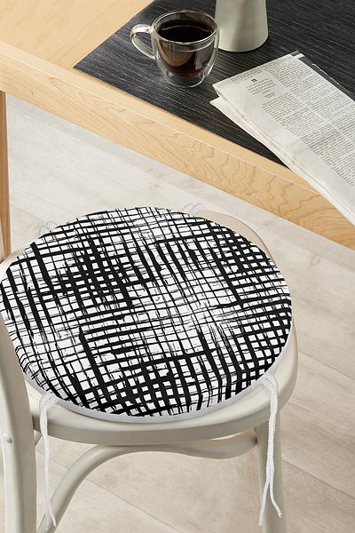 Realhomes Black and White Checkered Round Zippered Chair Cushion