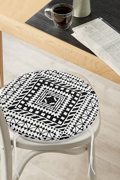 Realhomes Black and White Scandinavian Pattern Designed Digital Printed Modern Round Zippered Chair Cushion
