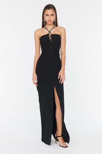 Trendyol Collection Schwarzes langes Abendkleid mit Paspelierung TPRSS22AE0059