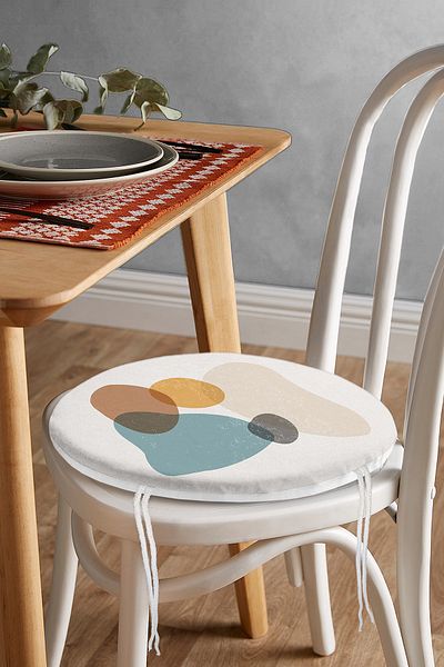 Realhomes Oval Patterned Modern Round Zippered Chair Cushion with Onedraw Drawing on Colorful Background