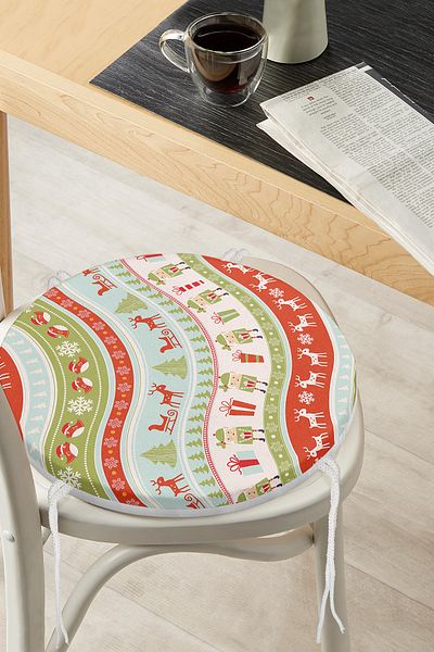 Realhomes Colorful Christmas Motifs Round Zippered Chair Cushion