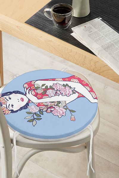 Realhomes Flower-Wrapped Japanese Girl Motif Round Zippered Chair Cushion