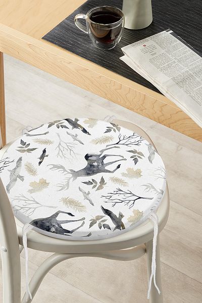 Realhomes Ecru Floored Deer And Leaf Motifs Digital Printed Round Zippered Chair Cushion