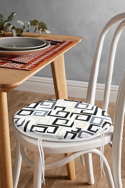 Realhomes Modern Digital Printed Round Zippered Chair Cushion with Gray Black Labyrinth Drawing