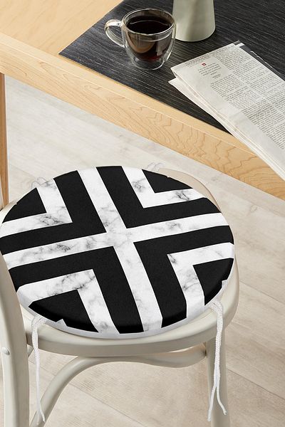Realhomes Black Geometric Patterned Modern Round Zippered Chair Cushion with Marble Floor