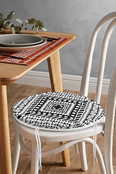 Realhomes Black and White Scandinavian Pattern Designed Digital Printed Modern Round Zippered Chair Cushion
