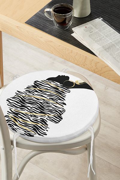 Realhomes Black and White Black Women's Motif Modern Round Zippered Chair Cushion