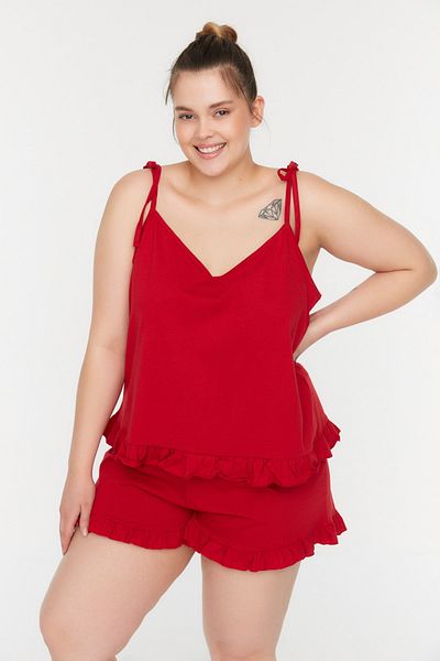 Trendyol Curve Rotes Pyjama-Set mit gestrickten Rüschen und detailliertem Riemen TBSSS22PT0564