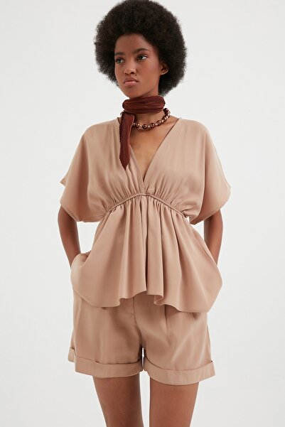 Açelya Okcu Γυναικείο σορτς μπεζ με ζώνη