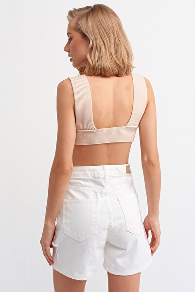 Açelya Okcu Yüksek Bel Sağ Yanı Yırtık Jean Şort