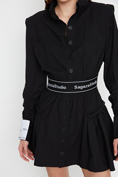 Trendyol Collection Černý košilový límec do A Krátké popelínové tkané šaty TPRAW22EL1982