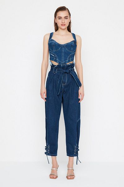 Trendyol Collection X Sagaza Studio Marineblaue Jeans mit Gürtel und Kordelzug TPRAW22PL0596