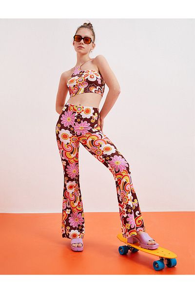 Koton Hose mit ausgestelltem Bein, Blumenmuster