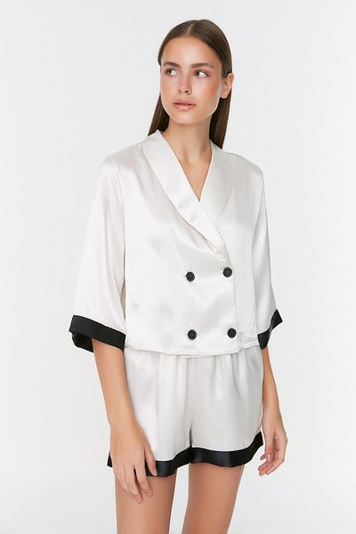 Trendyol Collection Ecru pruhovaná saténová košile-šortky Tkané pyžamá THMSS22PT0627