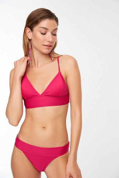 Trendyol Collection Top de bikini triunghi texturat fucsia TBESS21BU0085