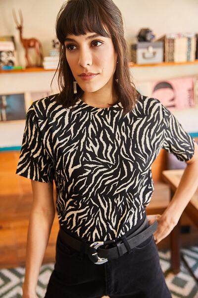 Olalook Γυναικείο μπλουζάκι μαύρης ζέβρας λεοπάρ κορδόνι πλεκτό Crop TSH-19000328