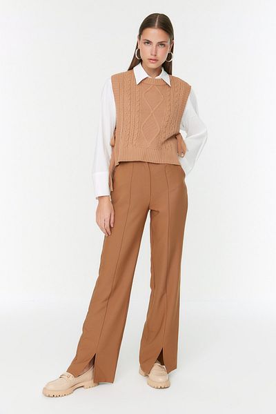 Trendyol Modest Braune gewebte Hose mit hohem Bund und Schlitz und detaillierten Taschen TCTSS22PL0367