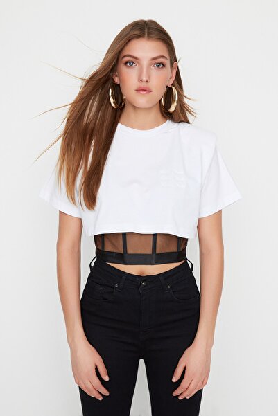 Trendyol Collection X Sagaza Studio Weiße Korsett-Bluse mit detaillierten Details TPRSS22BZ00005