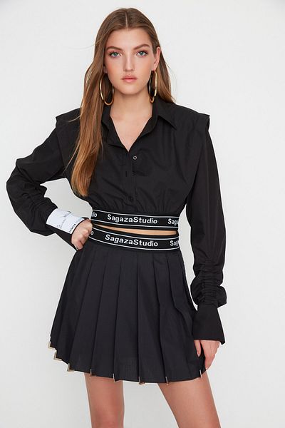 Trendyol Collection Černá popelínová sukně Sagaza Studio - TPRSS22ET00004 s kovovým detailem příslušenství