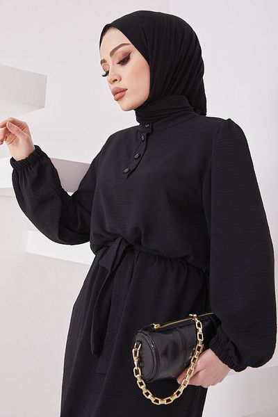 InStyle Meyra Ayrobin-Kleid mit Knöpfen – Schwarz