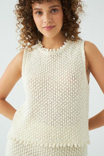 JU Arlu – Ärmelloses Stricktop in Ecru mit Rundhalsausschnitt