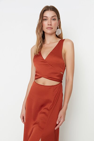 Trendyol Collection A-vágott réz színű, öves kivágású, részletes, hosszú estélyi ruha - TPRSS22AE0027