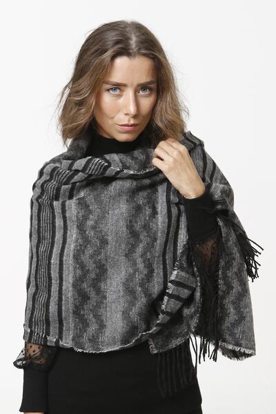 Vemod Women's Gray Shawl