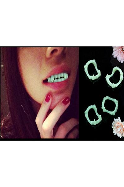 Kastore Dracula Vampire Tooth - White
