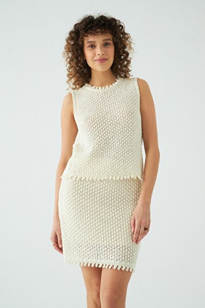 JU Arlu Round Neck Sleeveless Ecru Knitwear Top